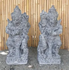 Tempelbewacher Dwarapala 2er Set, als Wächter des Eingangs mit Stock - ein Bein angehoben, 100cm Höhe 